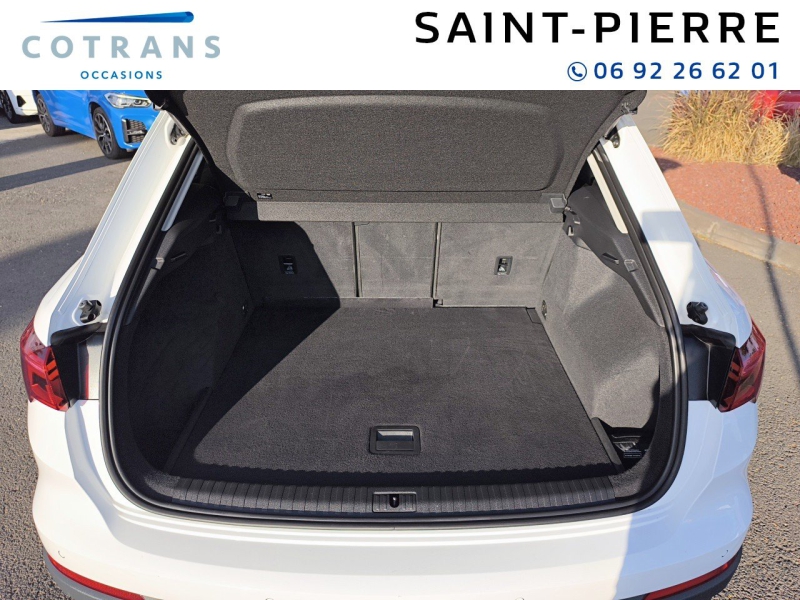 Photo 9 du véhicule AUDI Q3 35 TDI 150ch Design S tronic 7 - Vue extérieure