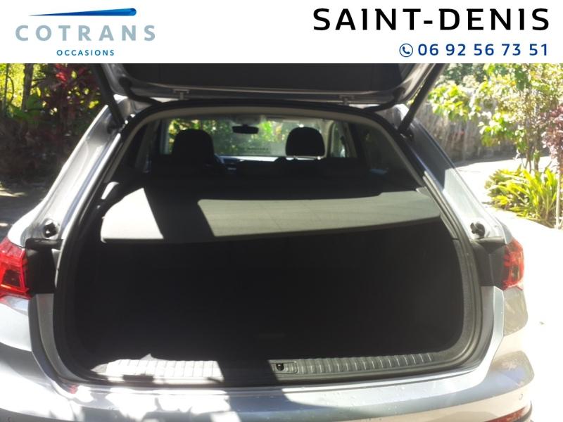 Photo 9 du véhicule AUDI Q3 35 TDI 150ch Design S tronic 7 - Vue extérieure