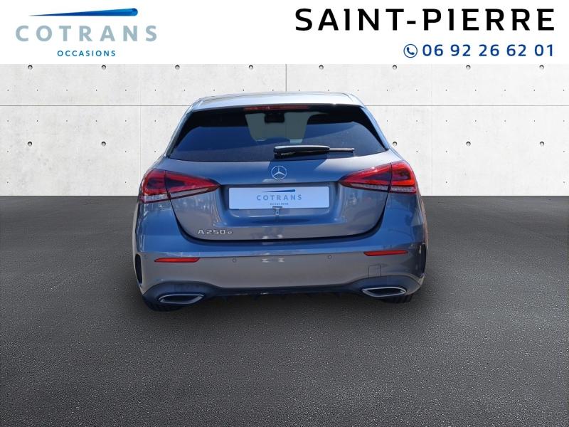 Photo 2 du véhicule MERCEDES-BENZ Classe A 250 e 160+102ch AMG Line 8G-DCT 8cv - Vue extérieure