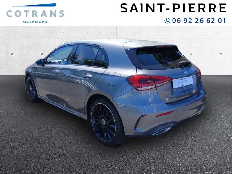 Photo 3 du véhicule MERCEDES-BENZ Classe A 250 e 160+102ch AMG Line 8G-DCT 8cv - Vue extérieure