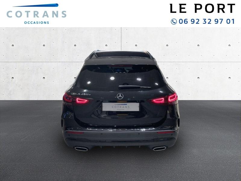 Photo 2 du véhicule MERCEDES-BENZ GLA 250 e 160+102ch AMG Line 8G-DCT - Vue extérieure