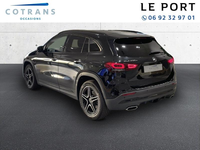 Photo 3 du véhicule MERCEDES-BENZ GLA 250 e 160+102ch AMG Line 8G-DCT - Vue extérieure