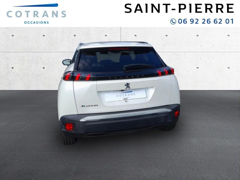 Photo 2 du véhicule PEUGEOT 2008 e-2008 136ch Allure - Vue extérieure