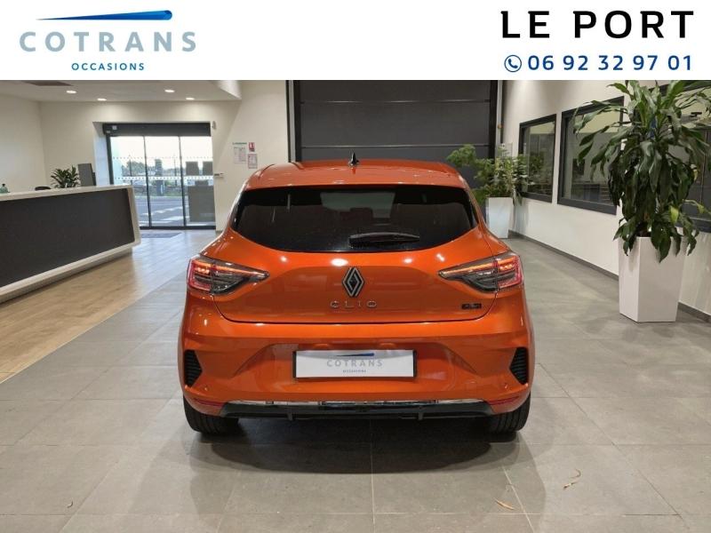 Photo 2 du véhicule RENAULT Clio 1.6 E-Tech 145ch full hybrid Techno - 24 - Vue extérieure