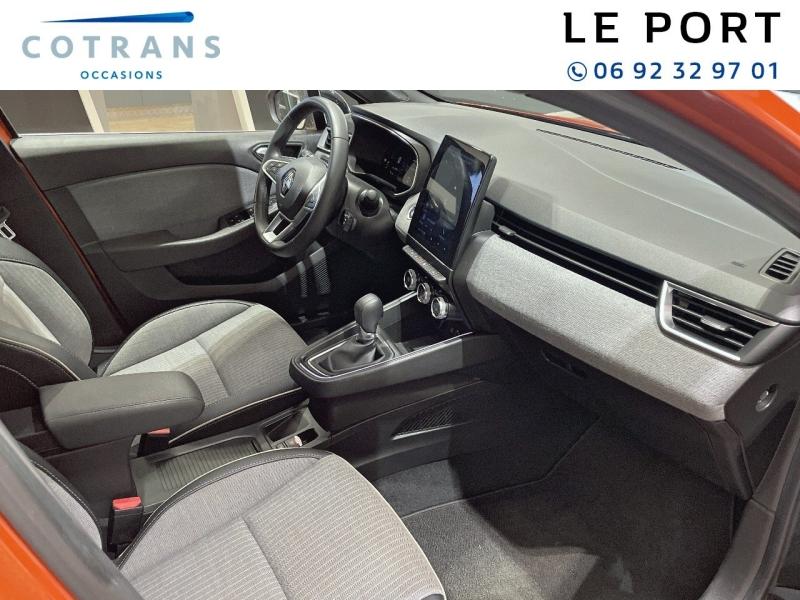 Photo 6 du véhicule RENAULT Clio 1.6 E-Tech 145ch full hybrid Techno - 24 - Vue extérieure