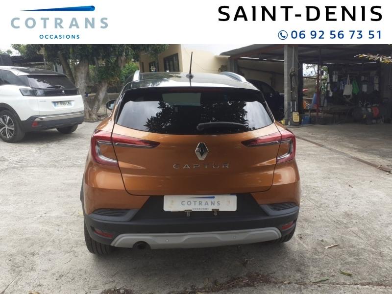 Photo 2 du véhicule RENAULT Captur 1.3 TCe 130ch FAP Intens EDC - Vue extérieure