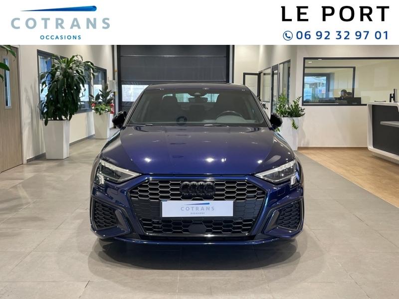 Photo 5 du véhicule AUDI A3 Berline 35 TFSI 150ch Mild Hybrid S line S (…) - Vue extérieure