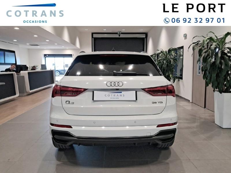 Photo 2 du véhicule AUDI Q3 35 TDI 150ch S line S tronic 7 - Vue extérieure