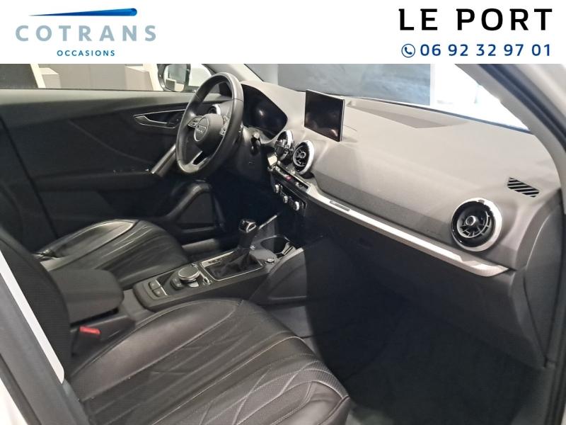 Photo 6 du véhicule AUDI Q2 35 TFSI 150ch Design S tronic 7 - Vue extérieure