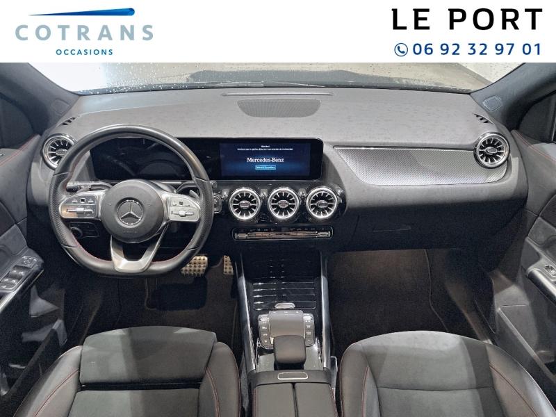 Photo 4 du véhicule MERCEDES-BENZ GLA 200 163ch AMG Line 7G-DCT - Vue extérieure