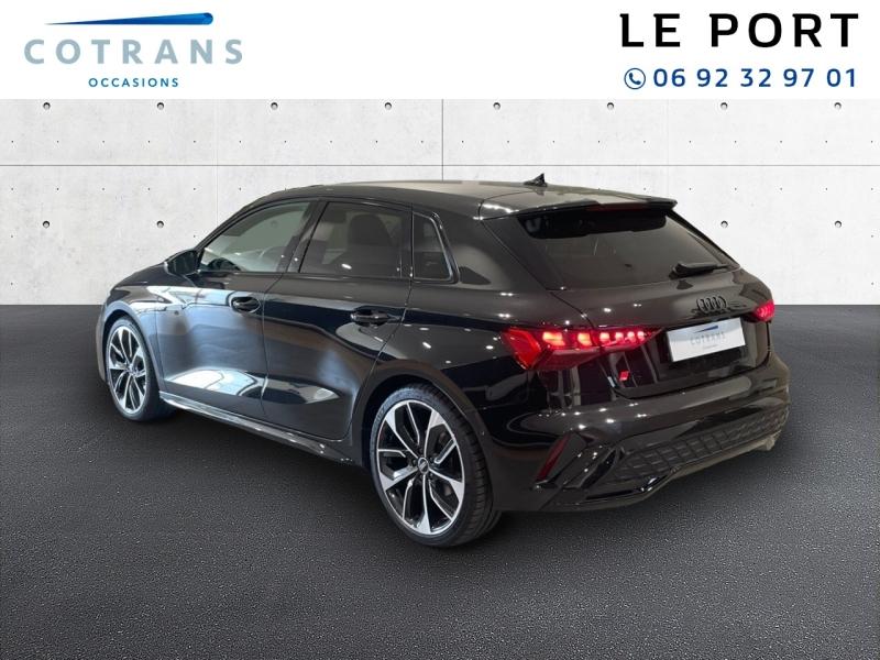 Photo 3 du véhicule AUDI A3 Sportback 35 TFSI 150ch Mild Hybrid S line S&nbsp;(…) - Vue extérieure