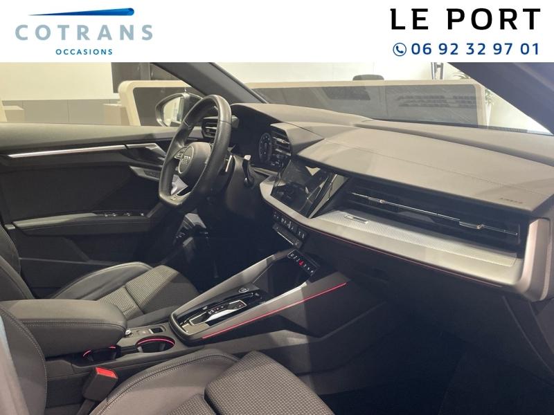 Photo 6 du véhicule AUDI A3 Sportback 35 TFSI 150ch Mild Hybrid S line S&nbsp;(…) - Vue extérieure