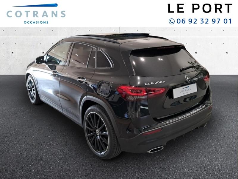 Photo 3 du véhicule MERCEDES GLA 200 d 150ch AMG Line 8G-DCT - Vue extérieure