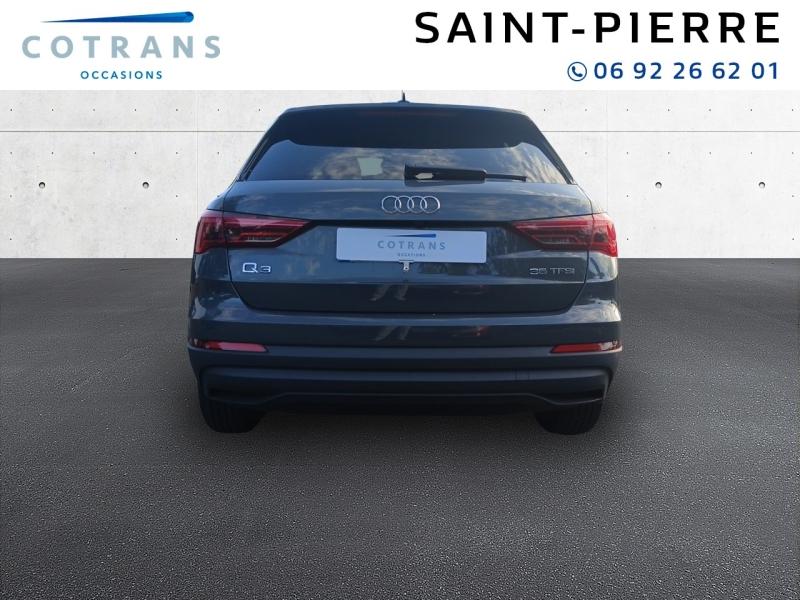 Photo 2 du véhicule AUDI Q3 35 TFSI 150ch Mild Hybrid Design S&nbsp;(…) - Vue extérieure