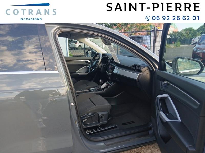 Photo 6 du véhicule AUDI Q3 35 TFSI 150ch Mild Hybrid Design S&nbsp;(…) - Vue extérieure