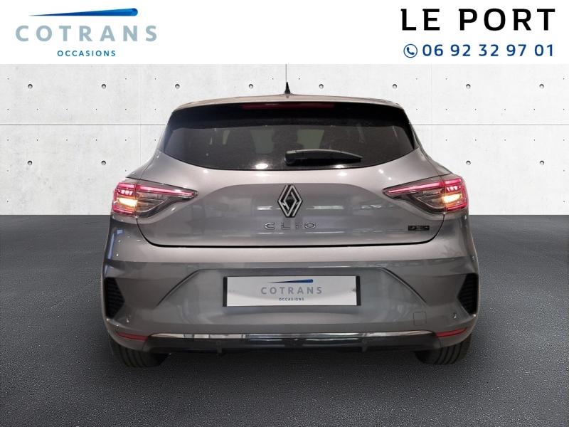 Photo 2 du véhicule RENAULT Clio 1.6 E-Tech 145ch full hybrid Techno - Vue extérieure