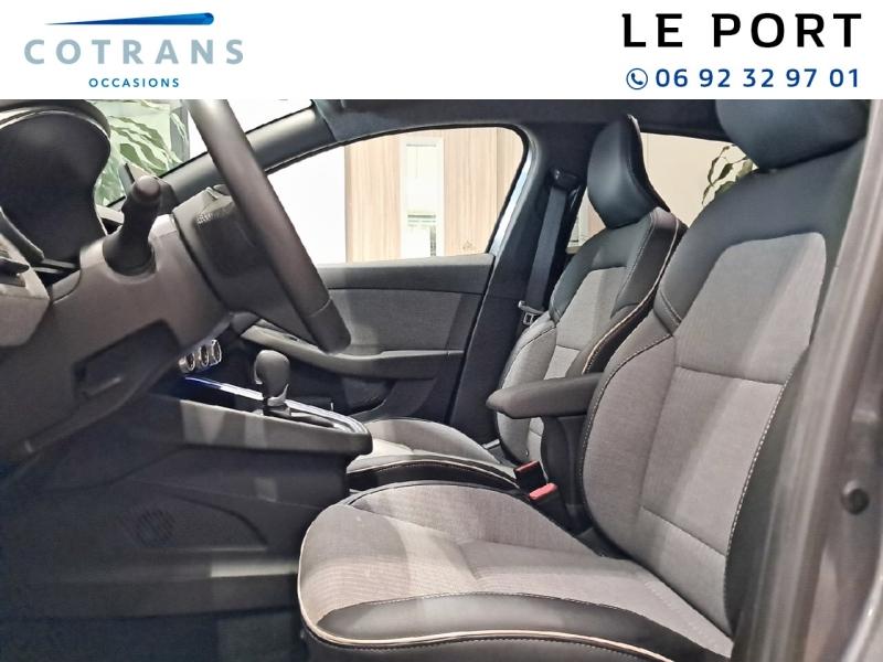 Photo 7 du véhicule RENAULT Clio 1.6 E-Tech 145ch full hybrid Techno - Vue extérieure