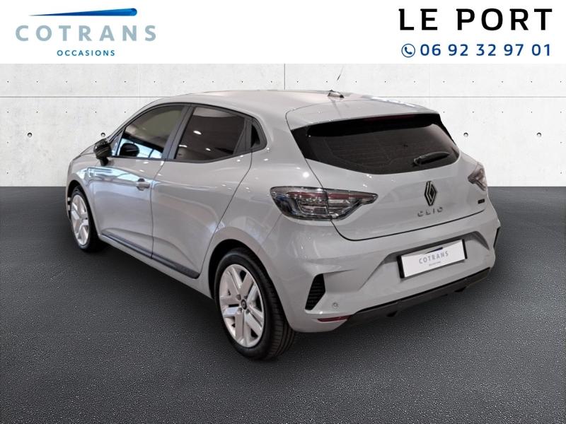 Photo 3 du véhicule RENAULT Clio 1.6 E-Tech 145ch full hybrid Evolution - - Vue extérieure