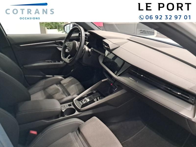 Photo 6 du véhicule AUDI A3 Sportback 35 TFSI 150ch Mild Hybrid S line S&nbsp;(…) - Vue extérieure