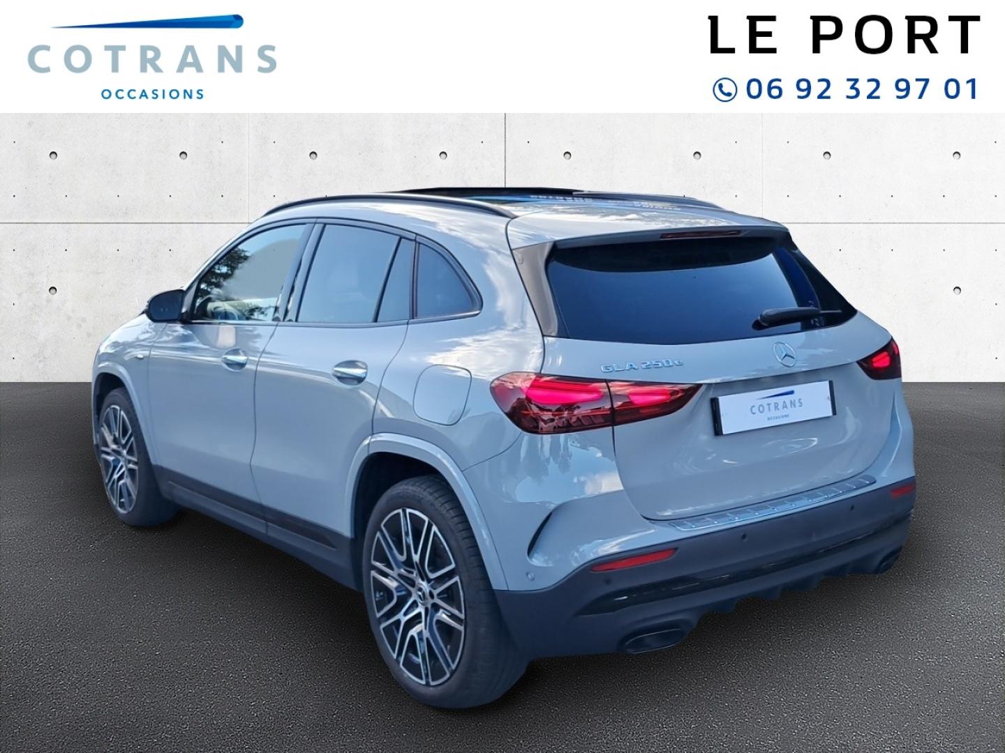Photo 3 du véhicule MERCEDES-BENZ GLA 250 e Hybrid EQ 218ch AMG Line 8G-DCT - Vue extérieure