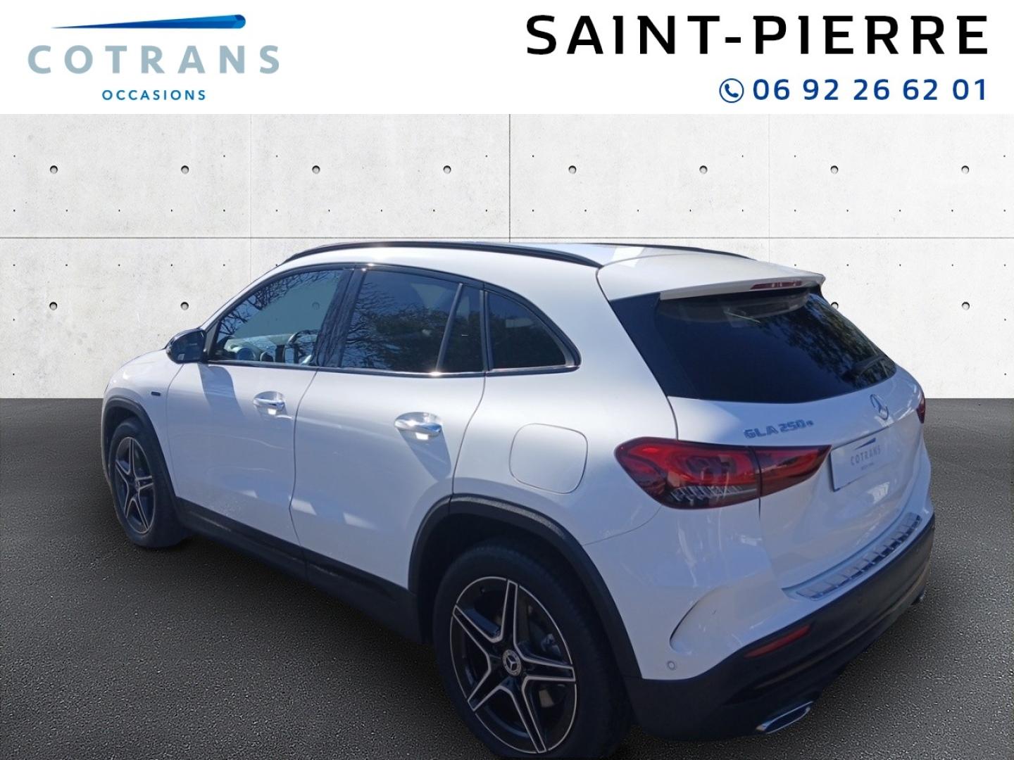 Photo 3 du véhicule MERCEDES-BENZ GLA 250 e 160+102ch AMG Line 8G-DCT - Vue extérieure