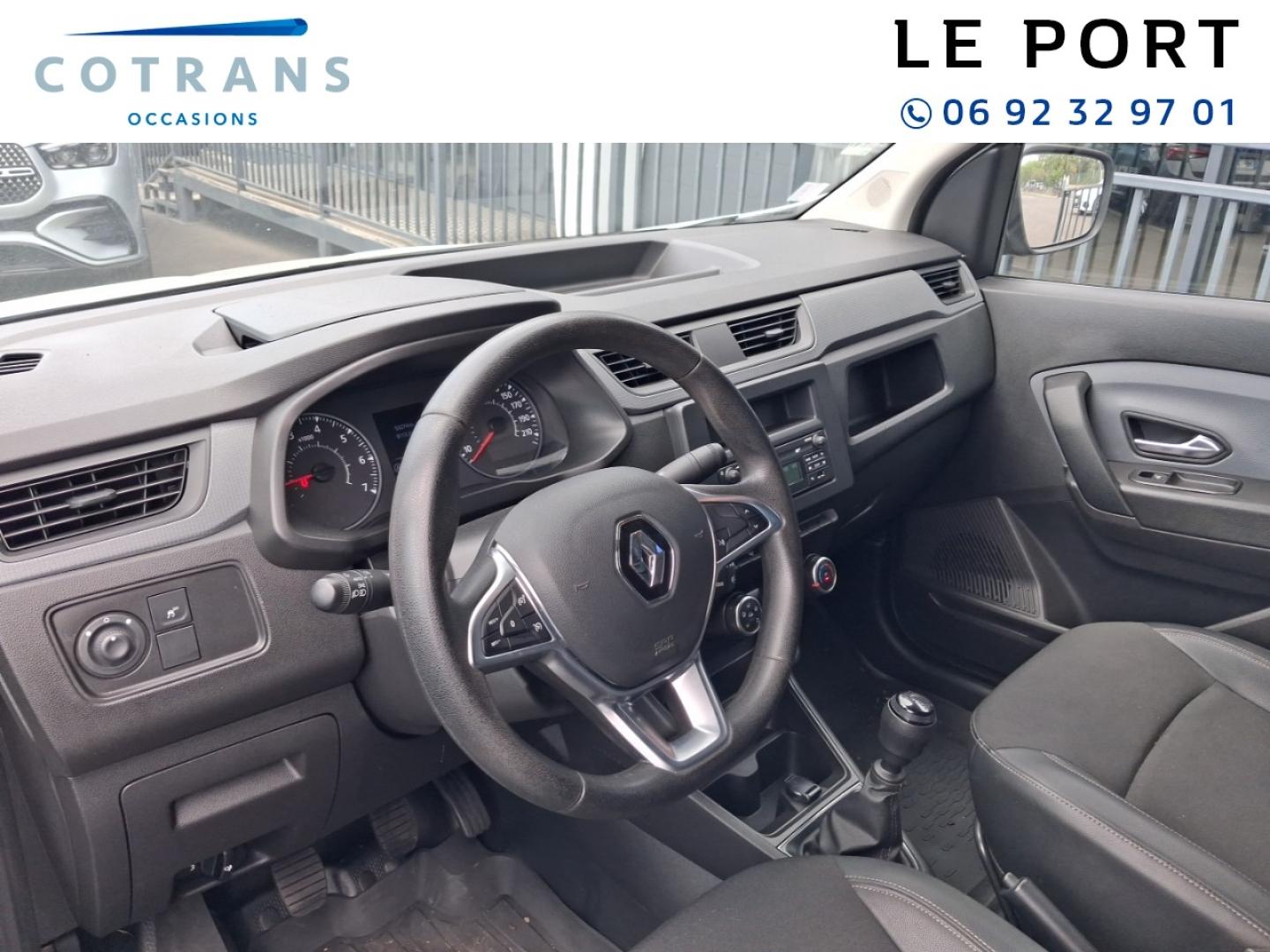 Photo 4 du véhicule RENAULT Express Van 1.5 Blue dCi 95ch Confort - Vue extérieure