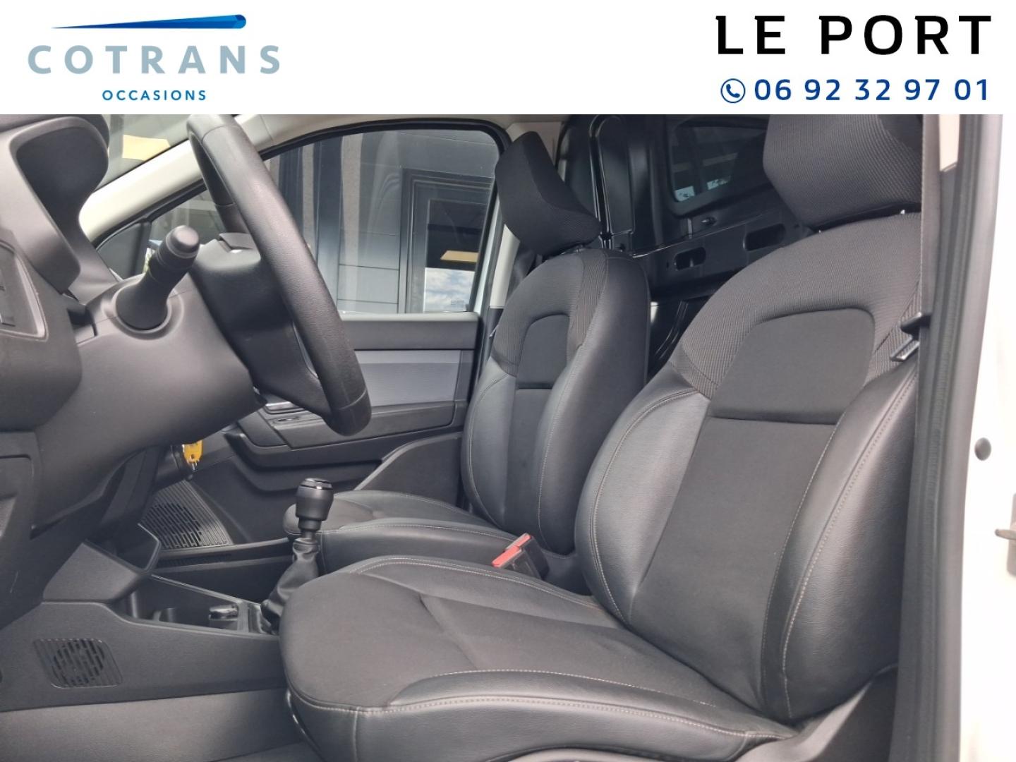 Photo 7 du véhicule RENAULT Express Van 1.5 Blue dCi 95ch Confort - Vue extérieure