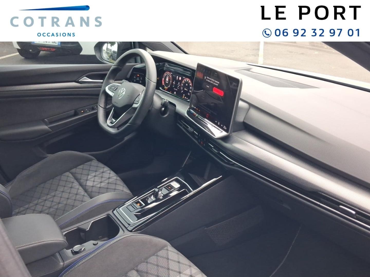 Photo 6 du véhicule VOLKSWAGEN Golf 2.0 TDI 150ch R-Line DSG7 - Vue extérieure