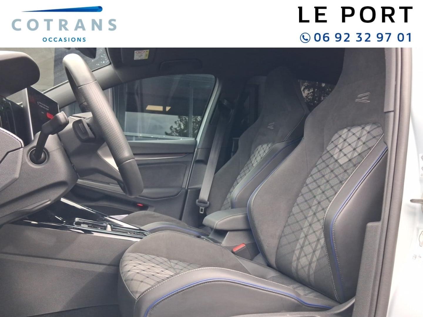 Photo 7 du véhicule VOLKSWAGEN Golf 2.0 TDI 150ch R-Line DSG7 - Vue extérieure