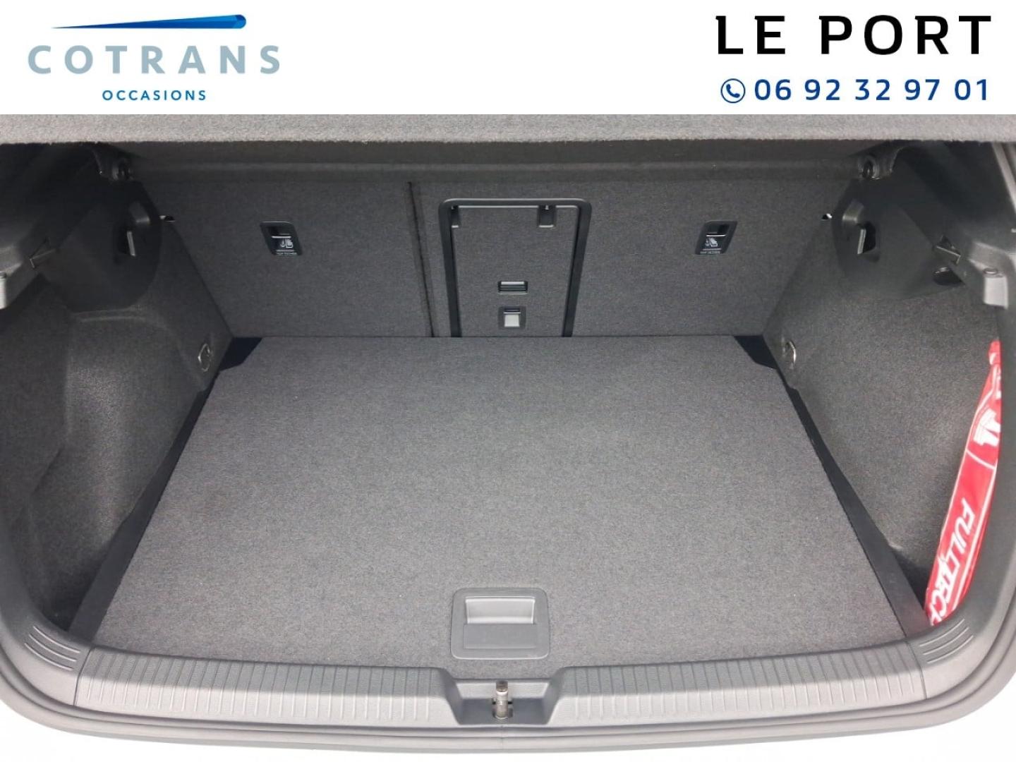 Photo 9 du véhicule VOLKSWAGEN Golf 2.0 TDI 150ch R-Line DSG7 - Vue extérieure