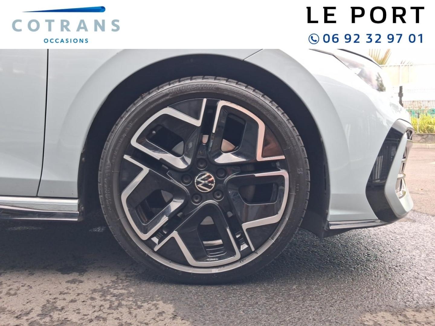 Photo 11 du véhicule VOLKSWAGEN Golf 2.0 TDI 150ch R-Line DSG7 - Vue extérieure