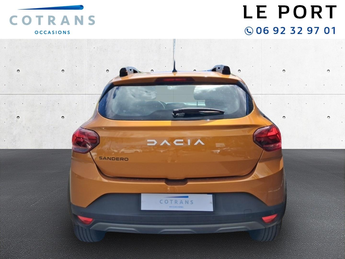 Photo 2 du véhicule DACIA Sandero 1.0 TCe 90ch Stepway Essential - Vue extérieure