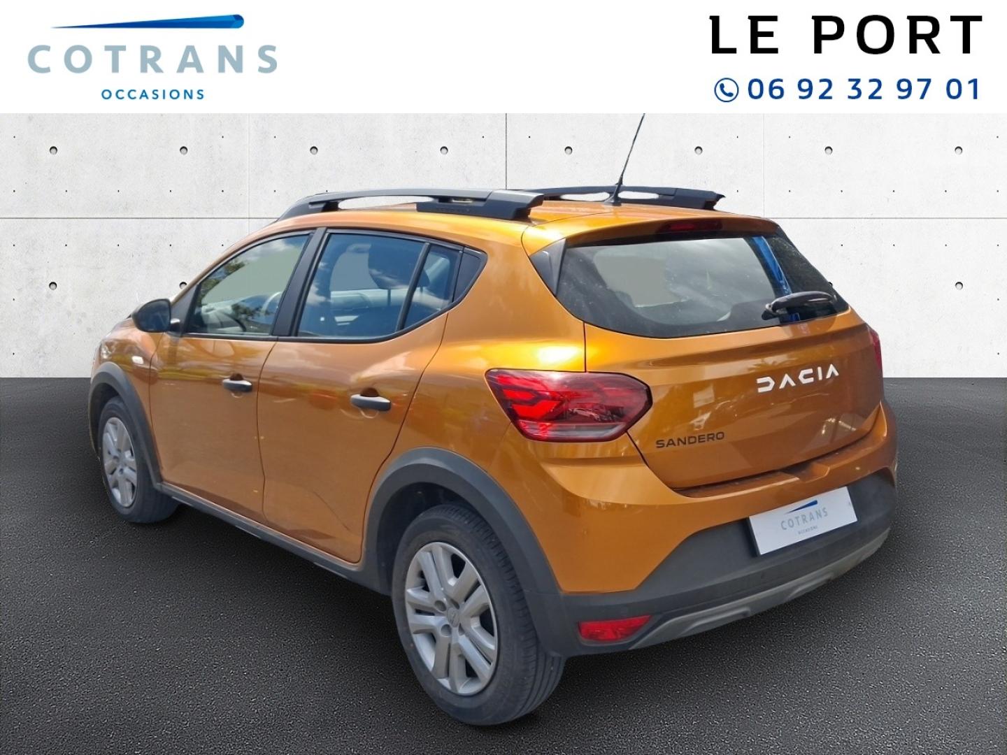 Photo 3 du véhicule DACIA Sandero 1.0 TCe 90ch Stepway Essential - Vue extérieure