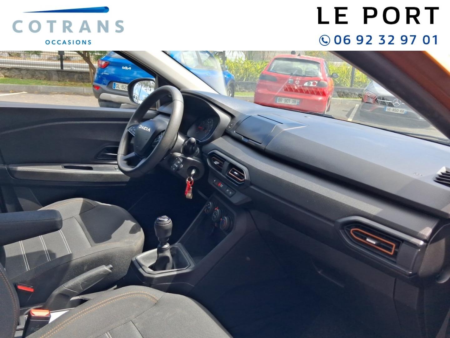 Photo 6 du véhicule DACIA Sandero 1.0 TCe 90ch Stepway Essential - Vue extérieure