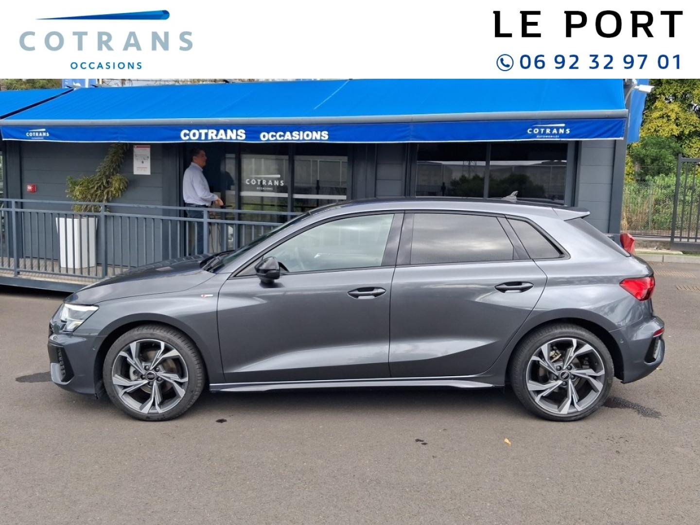 Photo 11 du véhicule AUDI A3 Sportback 30 TFSI 110ch Mild Hybrid S line S&nbsp;(…) - Vue extérieure