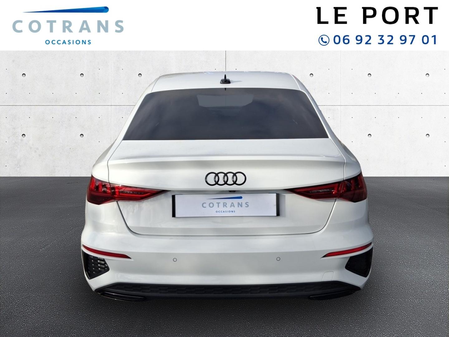 Photo 2 du véhicule AUDI A3 Berline 35 TFSI 150ch Mild Hybrid S line S&nbsp;(…) - Vue extérieure