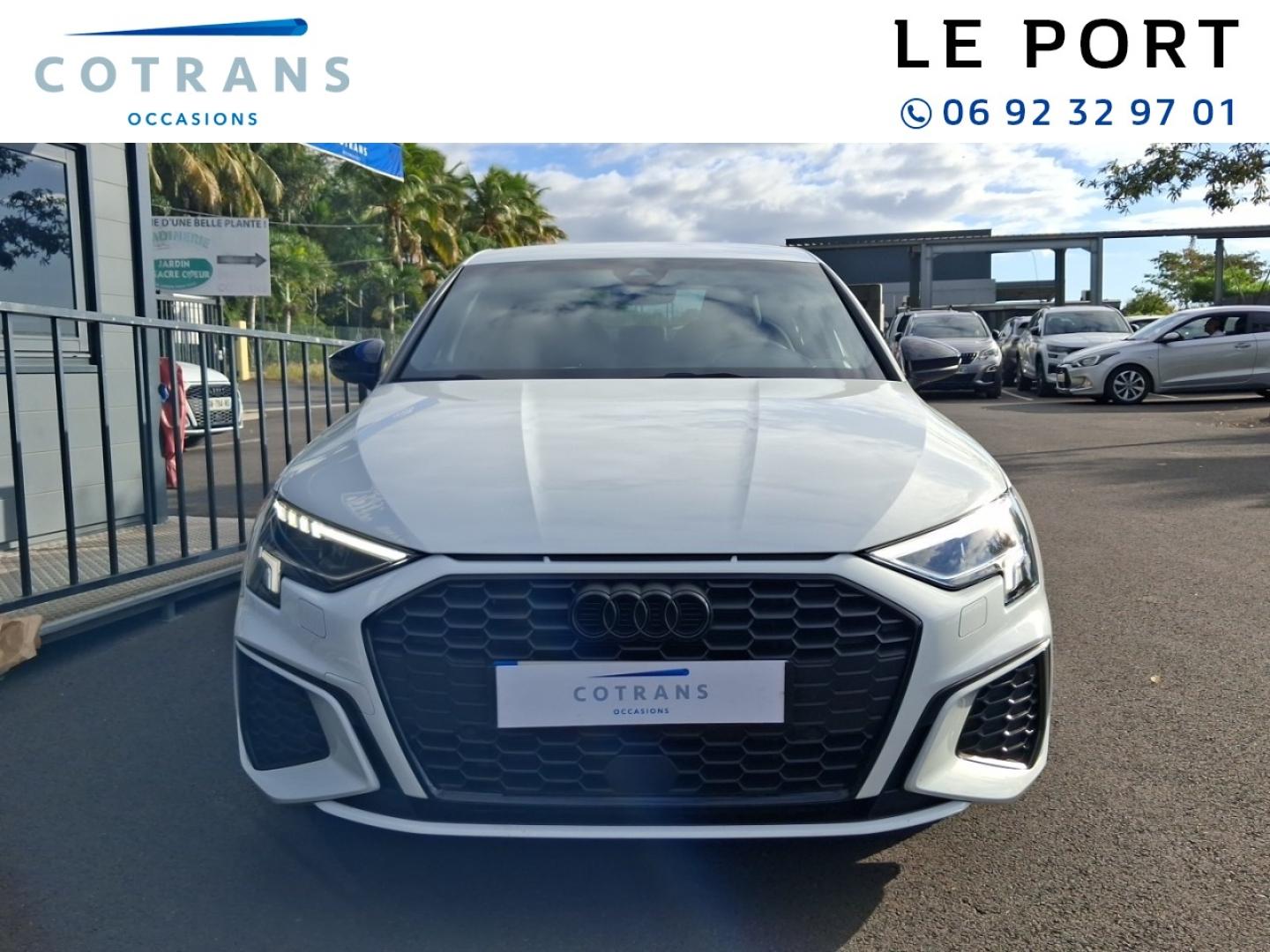 Photo 5 du véhicule AUDI A3 Berline 35 TFSI 150ch Mild Hybrid S line S&nbsp;(…) - Vue extérieure