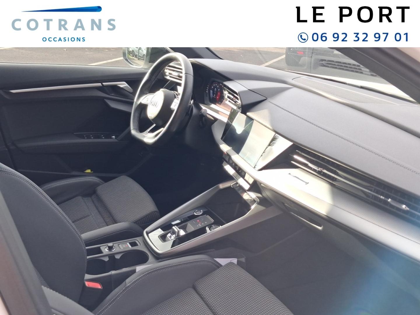 Photo 6 du véhicule AUDI A3 Berline 35 TFSI 150ch Mild Hybrid S line S&nbsp;(…) - Vue extérieure