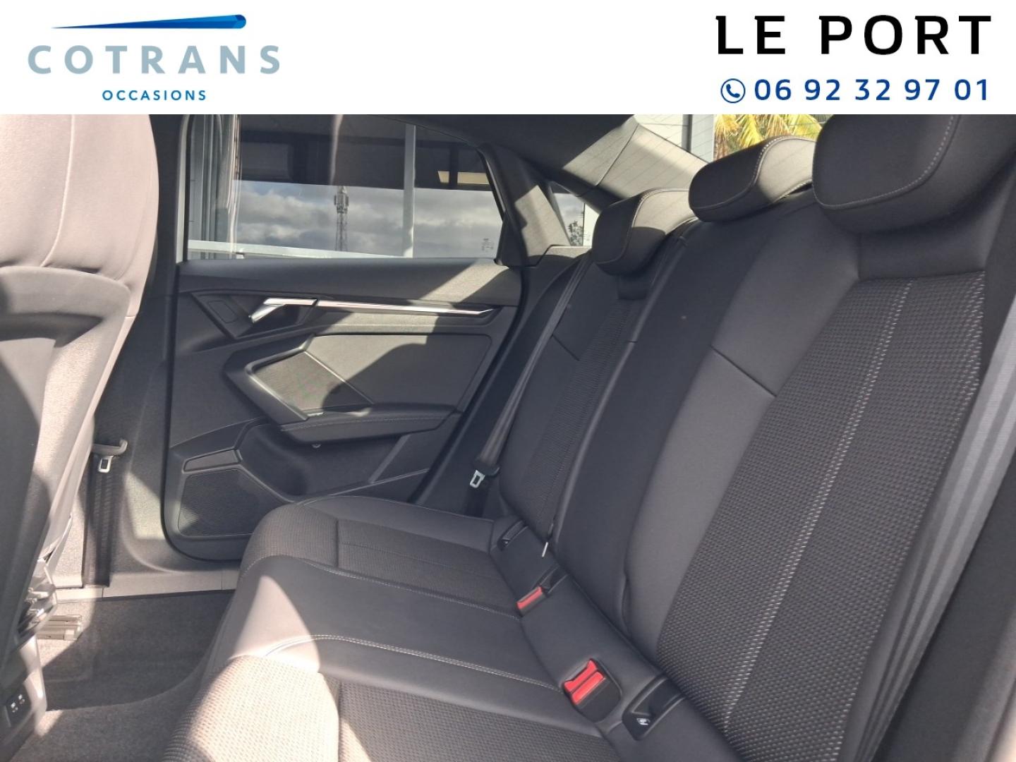 Photo 8 du véhicule AUDI A3 Berline 35 TFSI 150ch Mild Hybrid S line S&nbsp;(…) - Vue extérieure