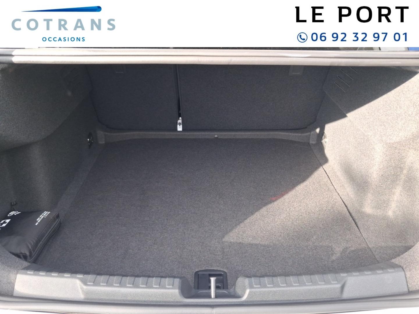 Photo 9 du véhicule AUDI A3 Berline 35 TFSI 150ch Mild Hybrid S line S&nbsp;(…) - Vue extérieure