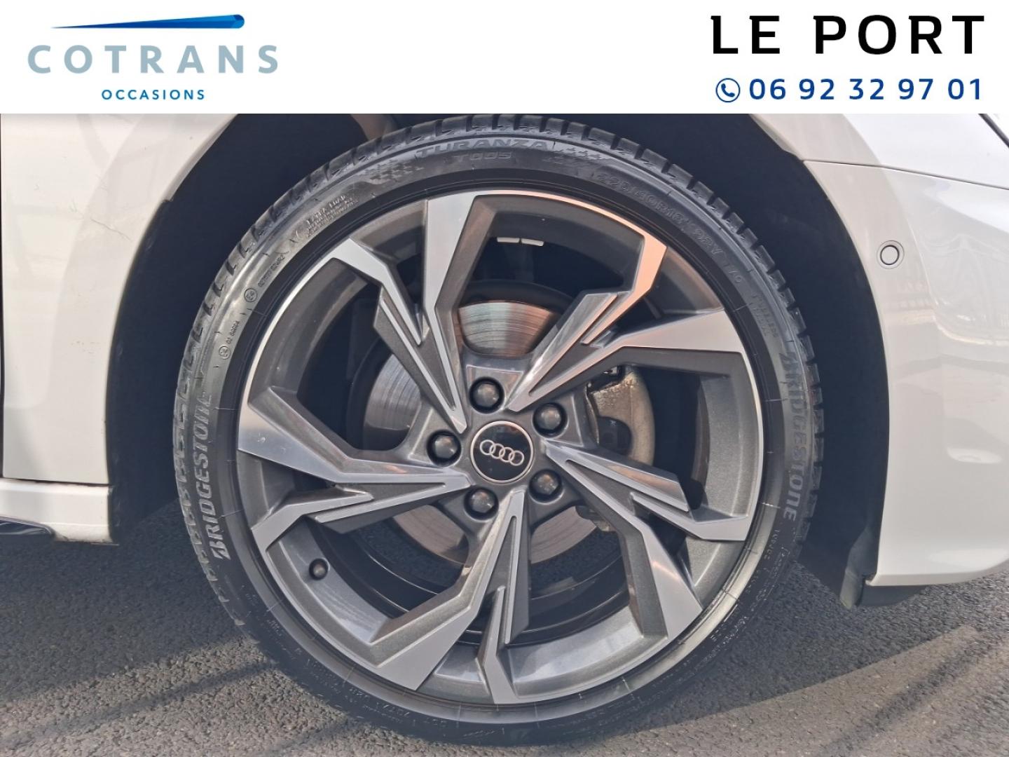 Photo 10 du véhicule AUDI A3 Berline 35 TFSI 150ch Mild Hybrid S line S&nbsp;(…) - Vue extérieure