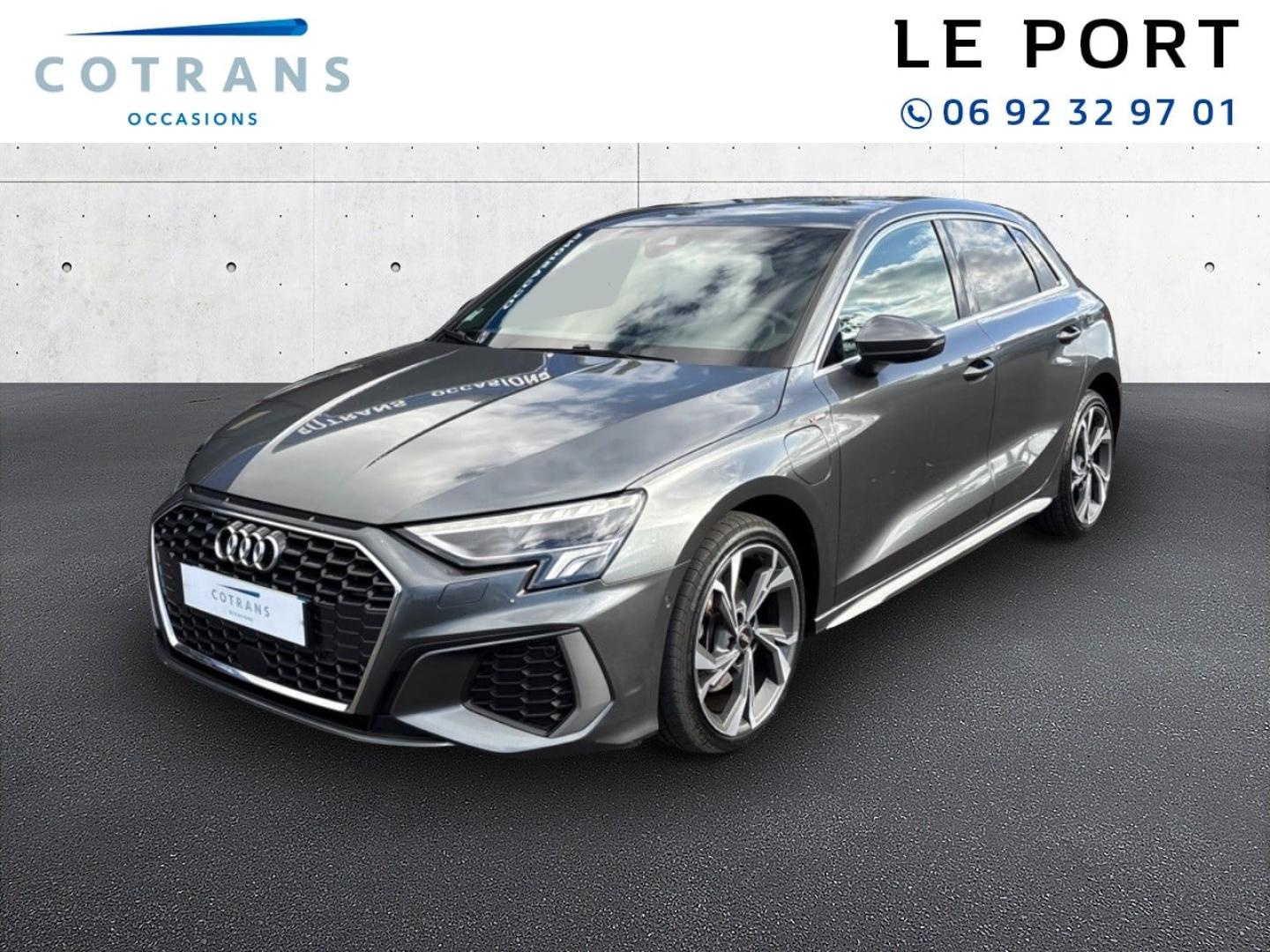 Photo 1 du véhicule AUDI A3 Sportback 40 TFSI e 204ch S line S tronic 6 - Vue extérieure
