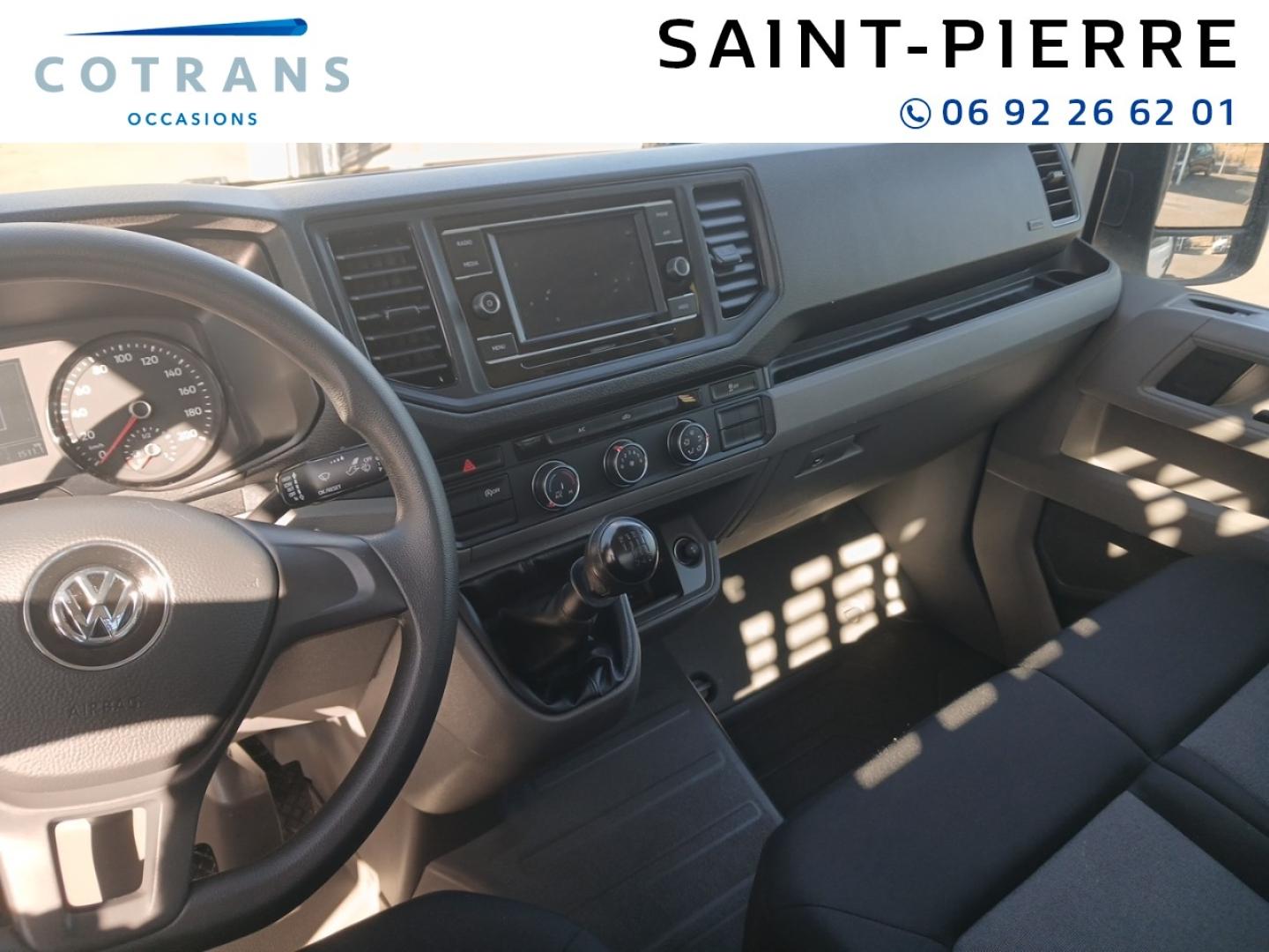 Photo 4 du véhicule VOLKSWAGEN Crafter PlatCb 35 L3 2.0 TDI 140ch Business Traction + - Vue extérieure