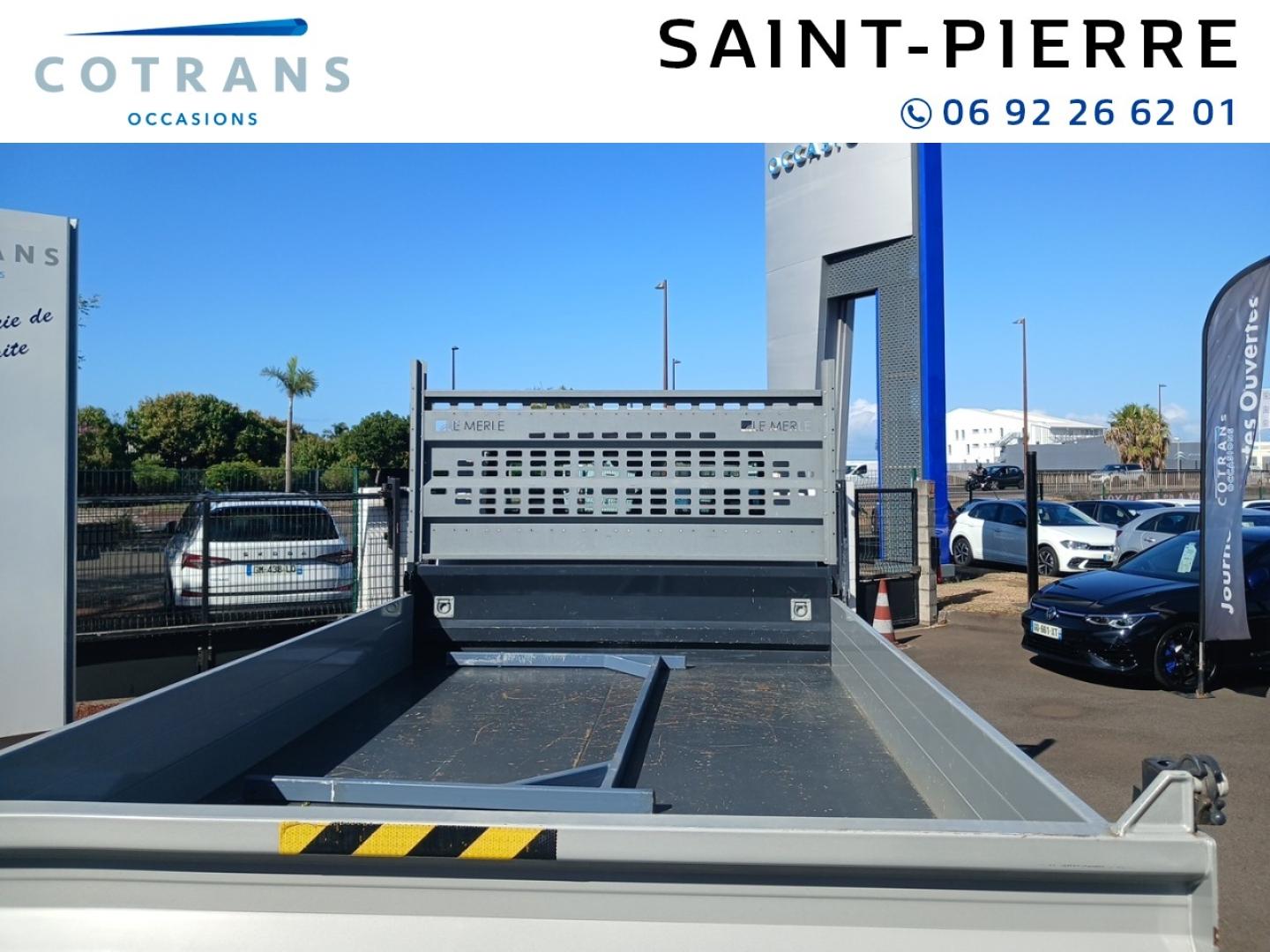 Photo 9 du véhicule VOLKSWAGEN Crafter PlatCb 35 L3 2.0 TDI 140ch Business Traction + - Vue extérieure