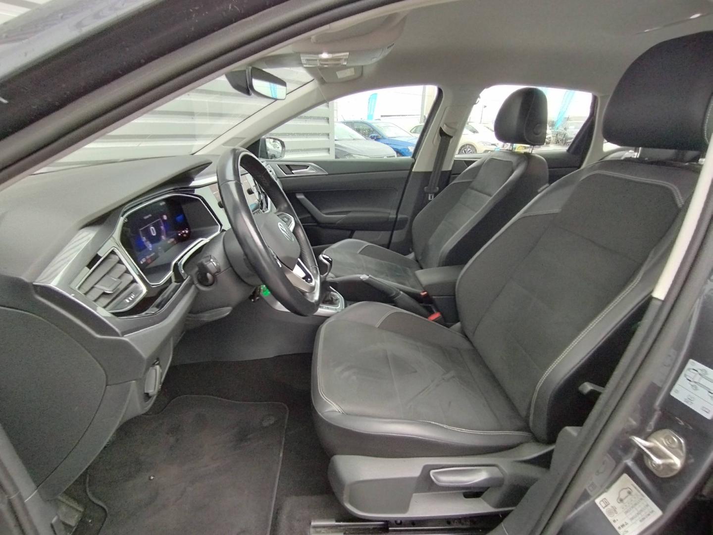 VOLKSWAGEN Polo