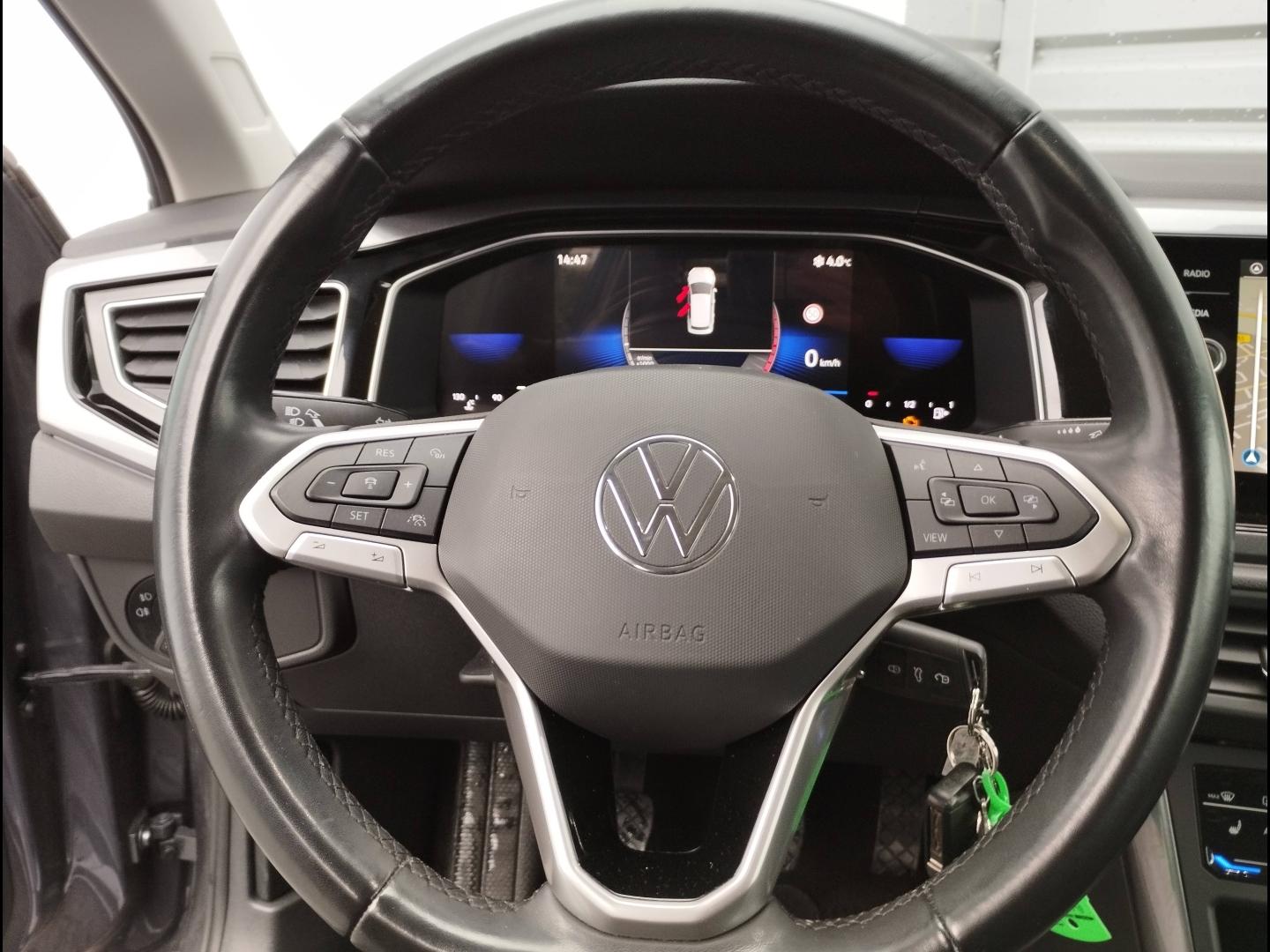 VOLKSWAGEN Polo