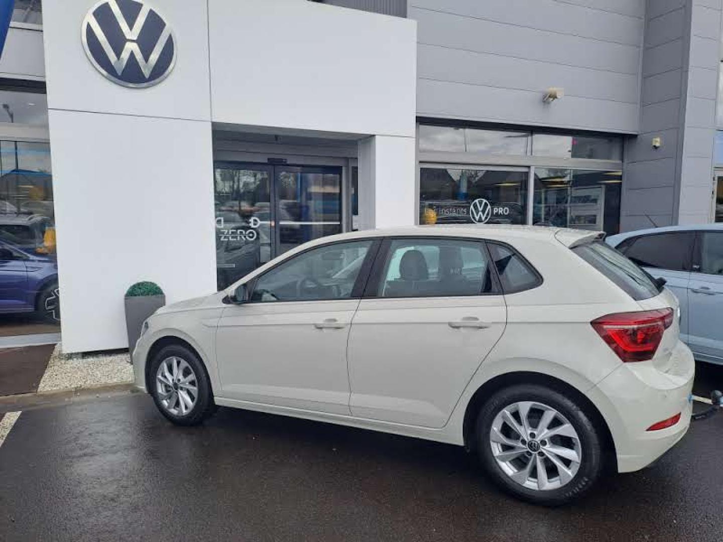 VOLKSWAGEN Polo