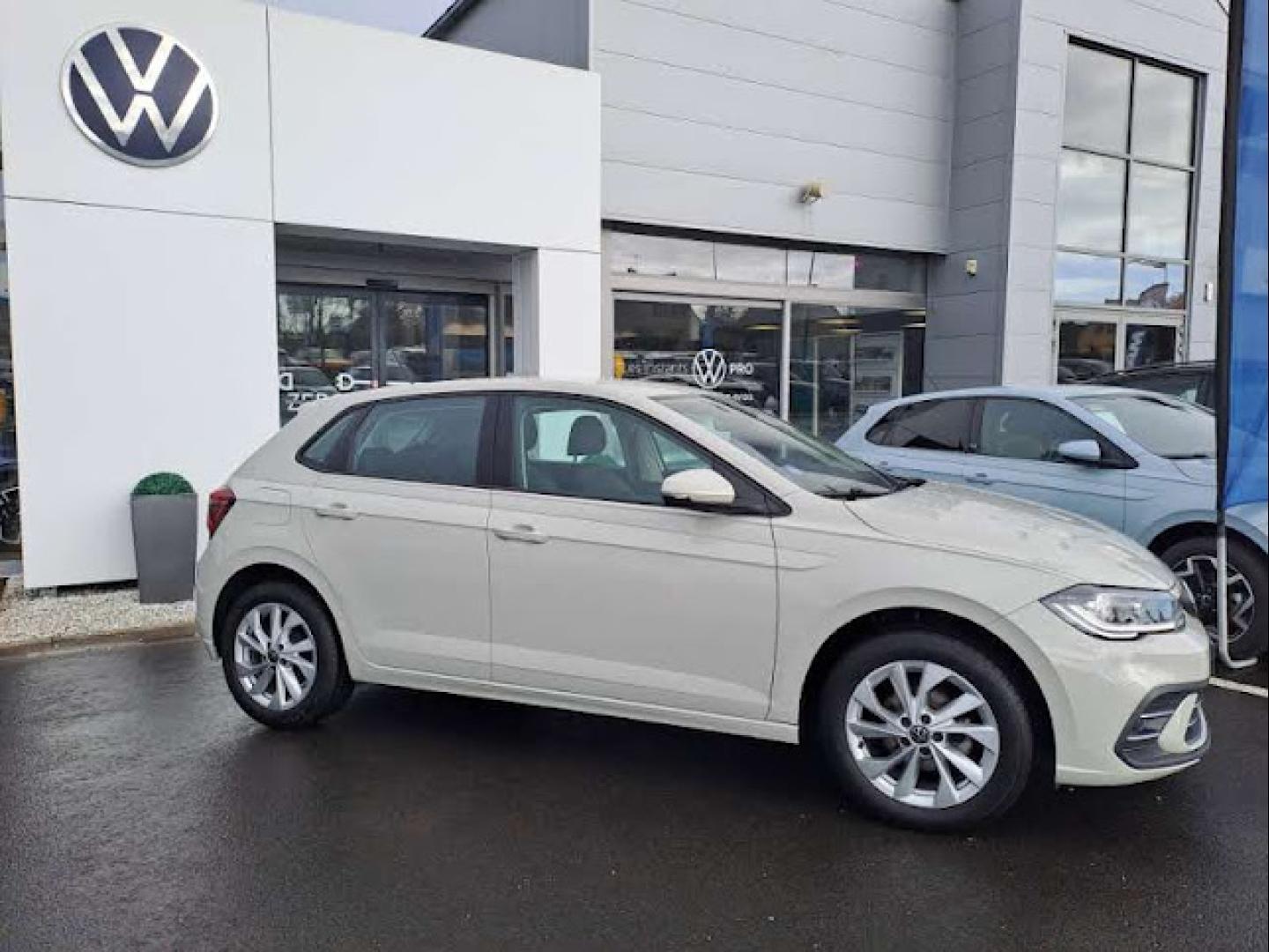 VOLKSWAGEN Polo