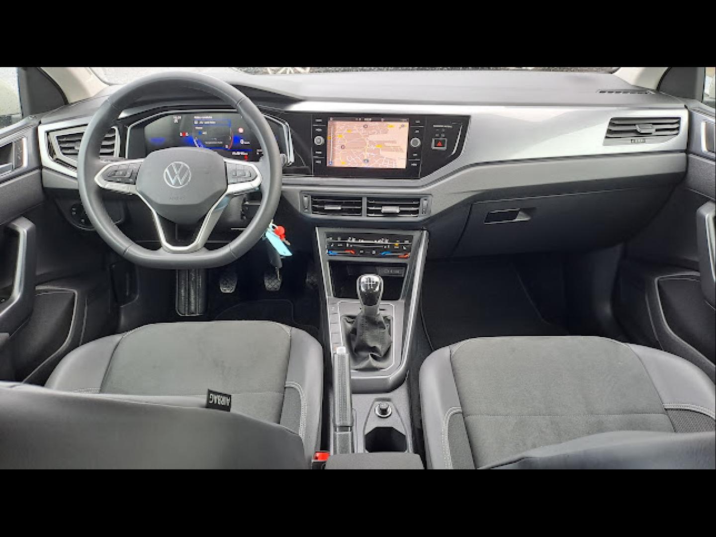 VOLKSWAGEN Polo