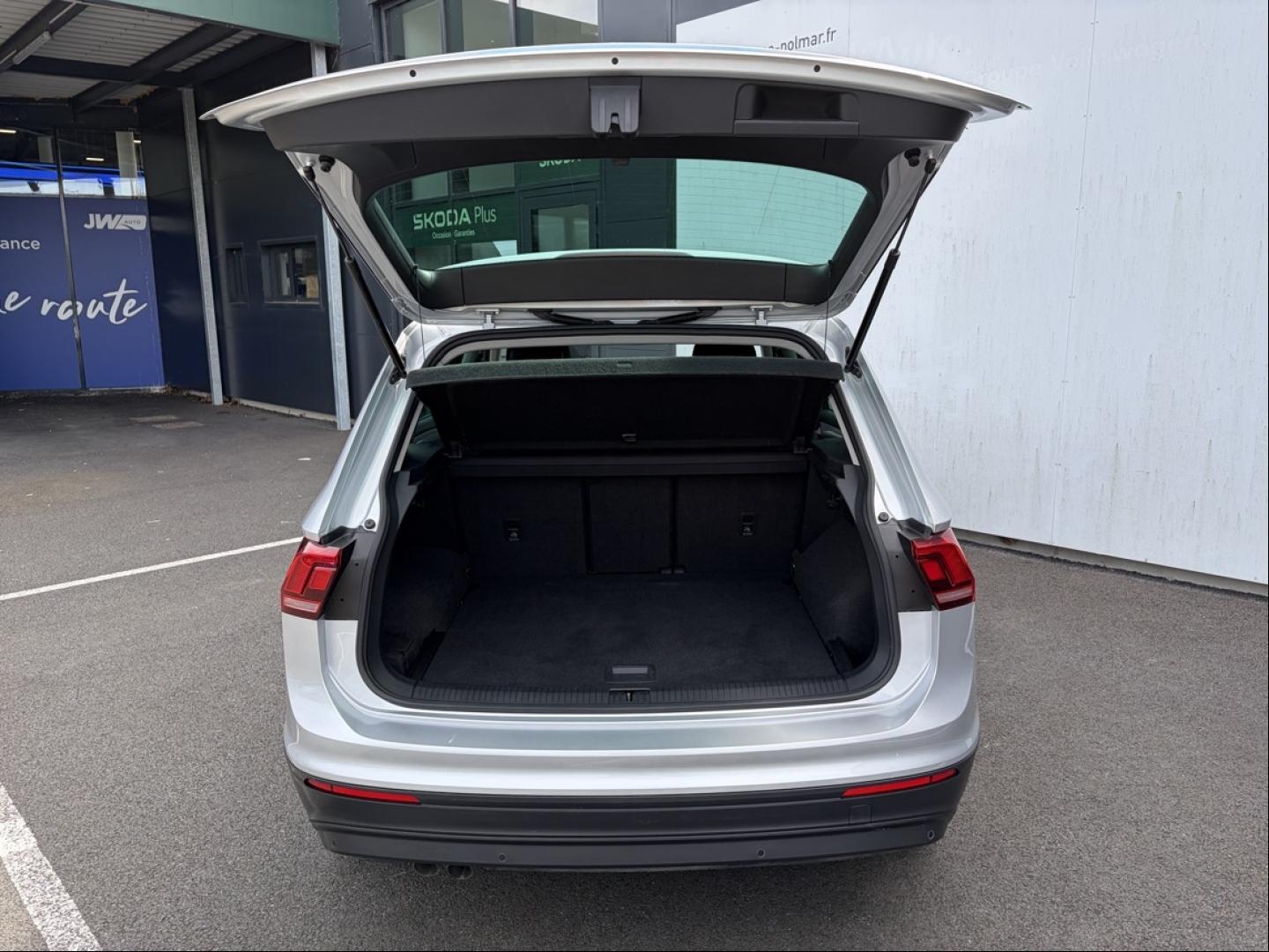VOLKSWAGEN Tiguan